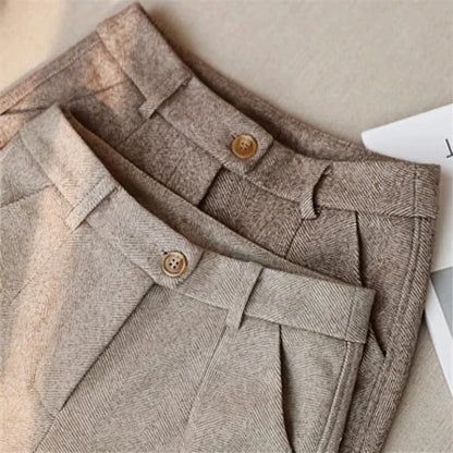 Elegant and Fitted Women's Pants